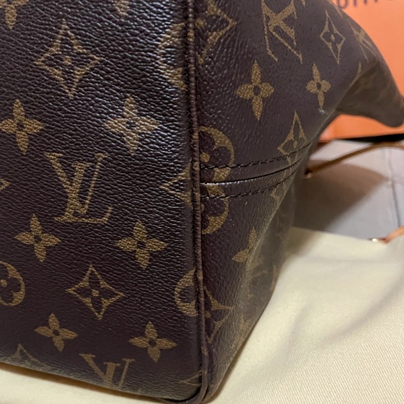 Louis Vuitton Monogram Canvas Neverfull MM - Picture 14 of 16